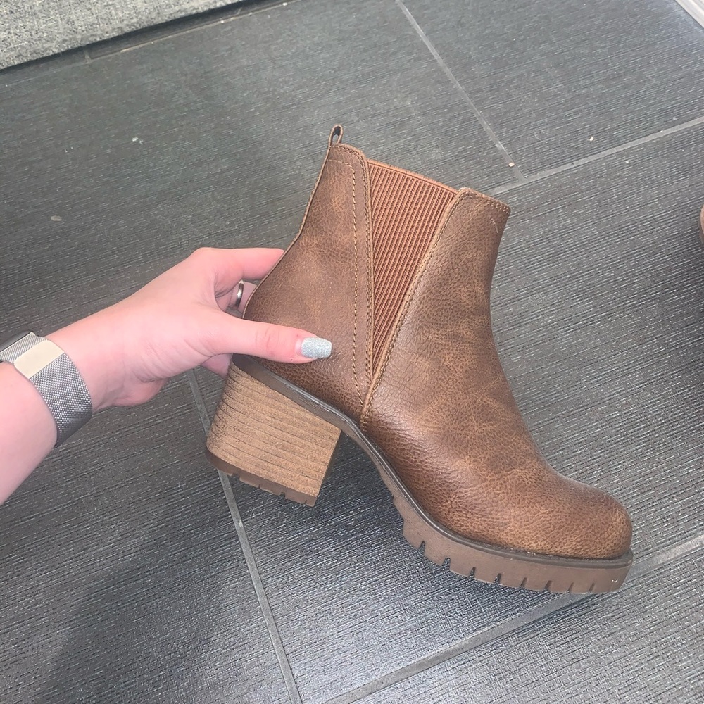 Brown MIA Jody Block Heel Chelsea Boot Size 8
